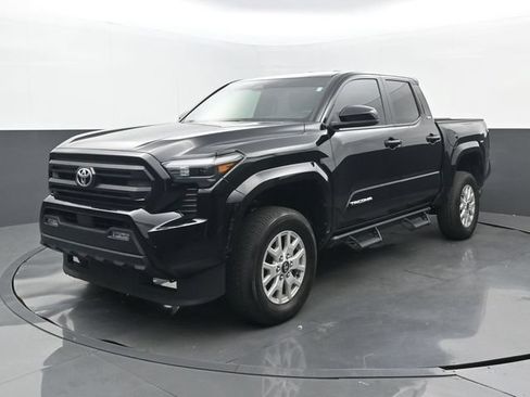 Used 2024 Toyota Tacoma SR5 AWD/4WD image 8