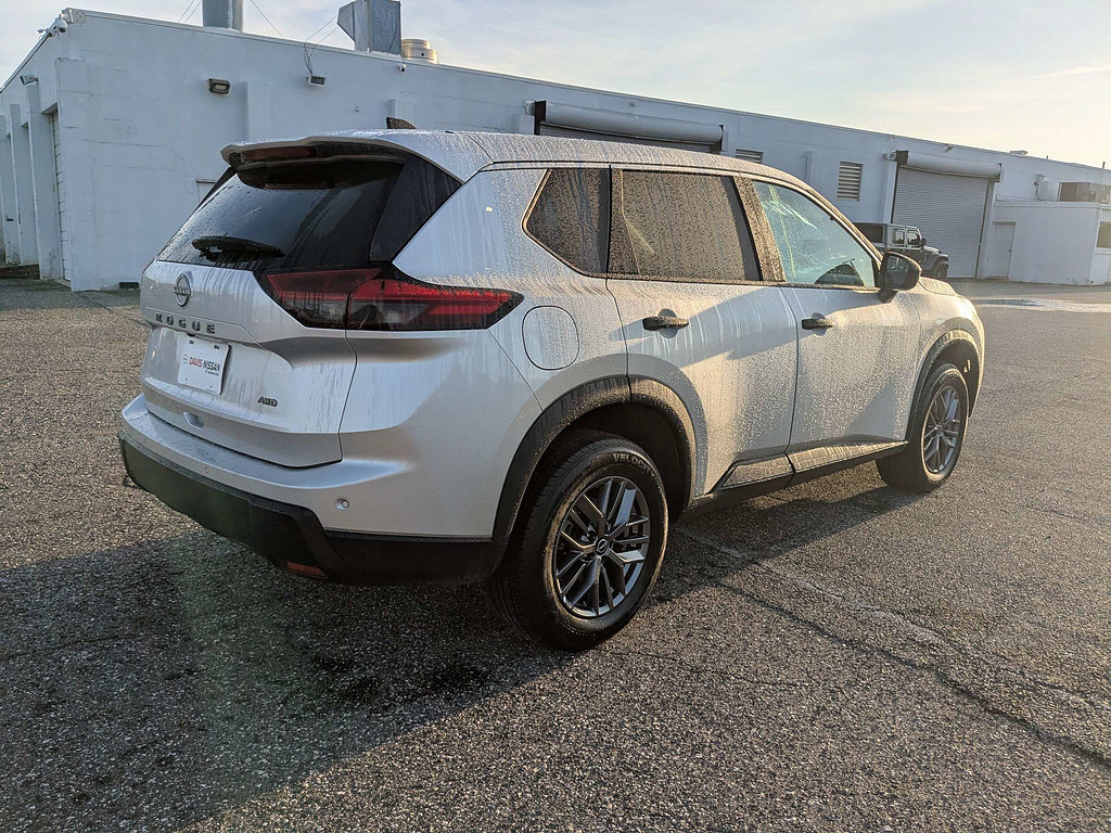 Used 2024 Nissan Rogue S AWD/4WD image 4