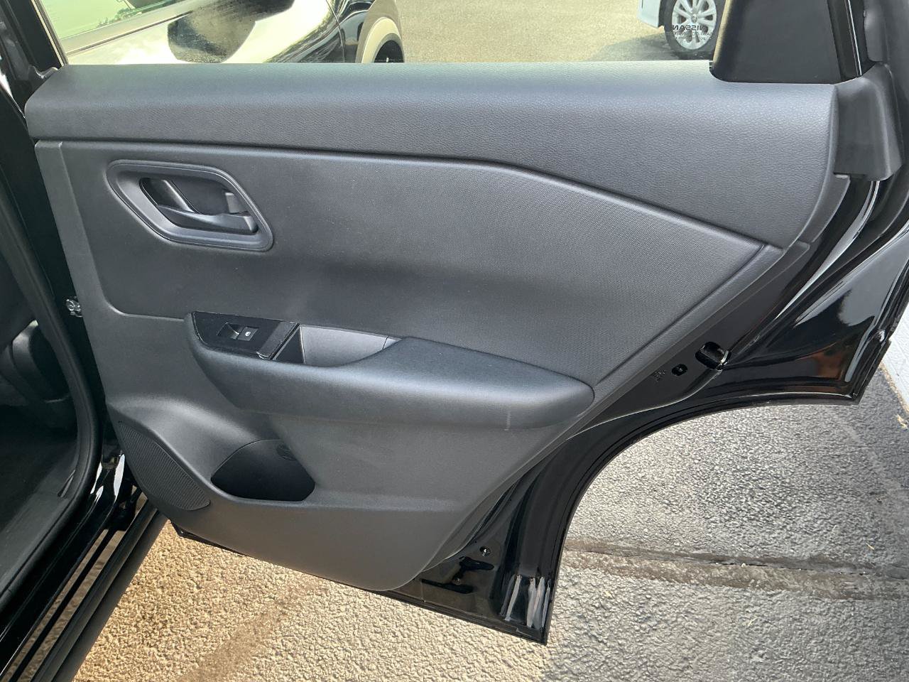 Used 2024 Nissan Rogue S AWD/4WD image 19
