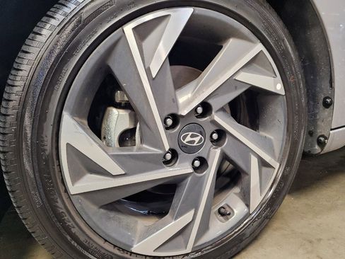 Used 2025 Hyundai Elantra SEL image 31