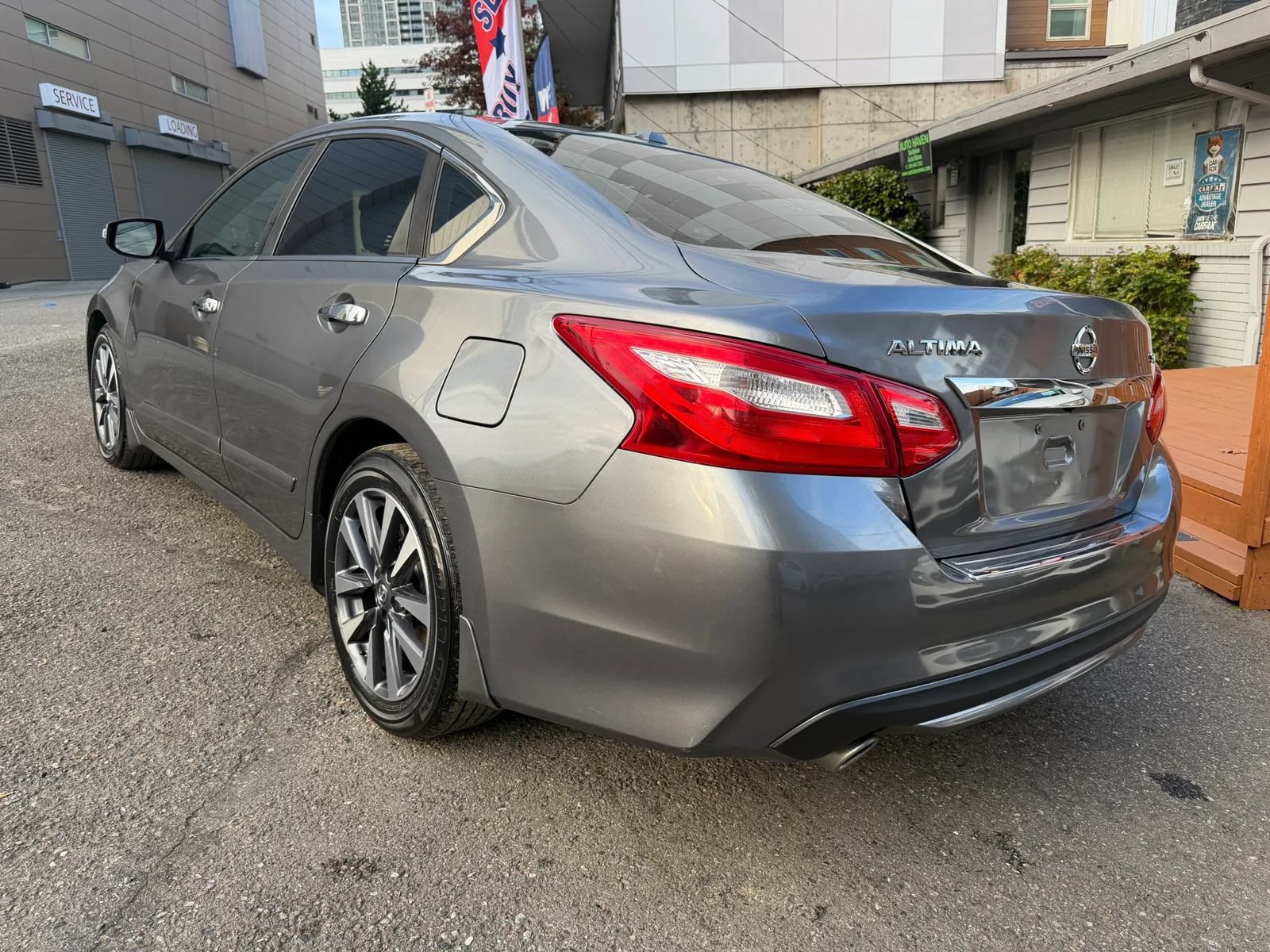 Used 2016 Nissan Altima 2.5 SV w/ Convenience Package FWD image 9