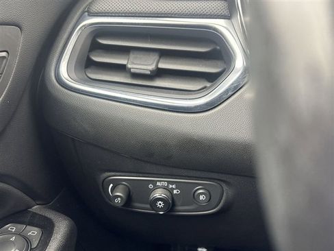 Certified 2022 Chevrolet Equinox Premier image 18