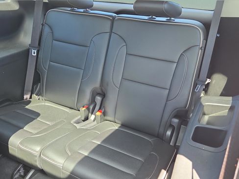 Used 2021 GMC Acadia Denali w/ Denali Technology Package image 12