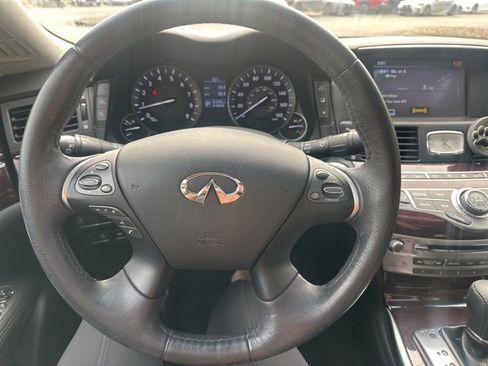 Used 2017 INFINITI Q70 3.7 image 12