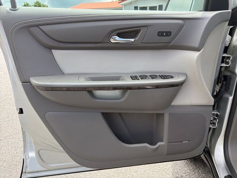 Used 2017 GMC Acadia Limited SLT FWD image 16