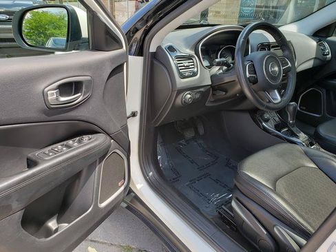 Used 2018 Jeep Compass Latitude AWD/4WD image 10
