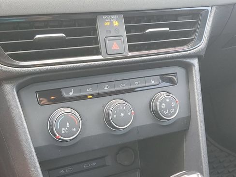 Certified 2022 Volkswagen Taos SE FWD image 27