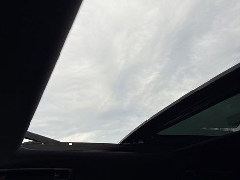 Used 2023 Land Rover Range Rover Sport SE Dynamic image 4