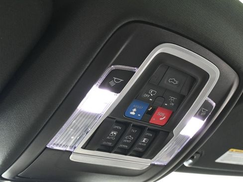 Used 2021 RAM 1500 Laramie w/ Night Edition image 26