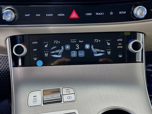 New 2026 Genesis GV70 2.5T Advanced AWD/4WD image 14