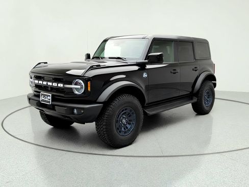 New 2026 Ford Bronco Outer Banks w/ Sasquatch Package AWD/4WD image 2