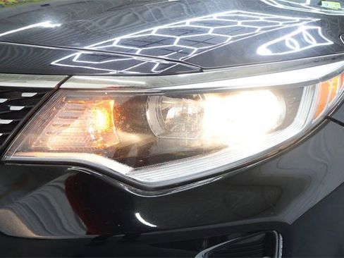 Used 2018 Kia Optima S w/ 18" Alloy Wheels Package image 38