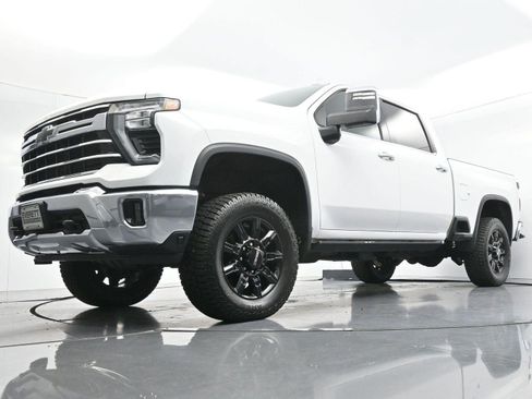 Used 2024 Chevrolet Silverado 2500 LTZ AWD/4WD image 44