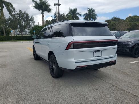 New 2025 Lincoln Navigator Reserve w/ Jet Appearance Package AWD/4WD image 3