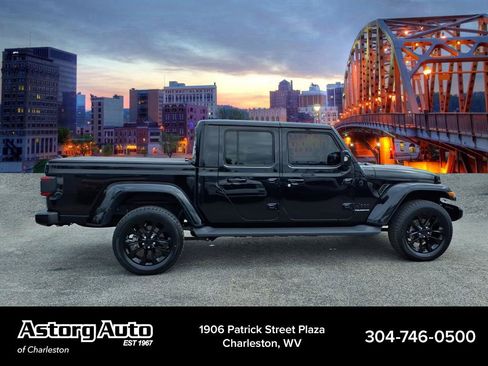 Used 2023 Jeep Gladiator Overland AWD/4WD image 2