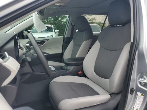 Certified 2025 Toyota RAV4 XLE w/ Convenience Package FWD image 21