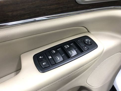 Used 2017 Jeep Grand Cherokee Limited AWD/4WD image 13