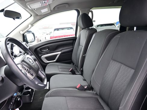 Used 2018 Nissan Titan SV image 22
