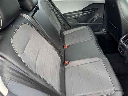 Used 2022 Volkswagen Taos SE w/ Panoramic Sunroof Package AWD/4WD image 19