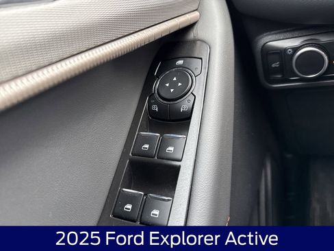 Used 2025 Ford Explorer Active image 27