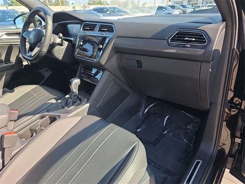 Certified 2024 Volkswagen Tiguan SE R-Line image 12