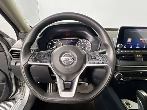 Used 2022 Nissan Altima 2.5 SV AWD/4WD image 17
