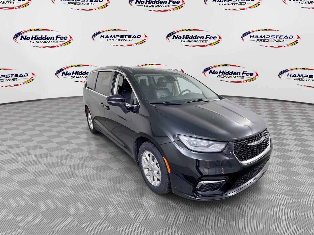 Used 2023 Chrysler Pacifica Touring-L FWD image 3