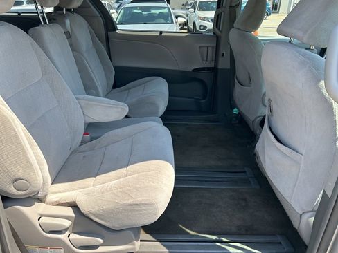 Used 2016 Toyota Sienna LE FWD image 20