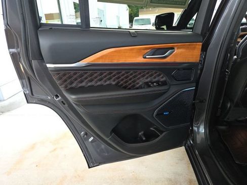 Used 2022 Jeep Grand Cherokee Summit AWD/4WD image 51