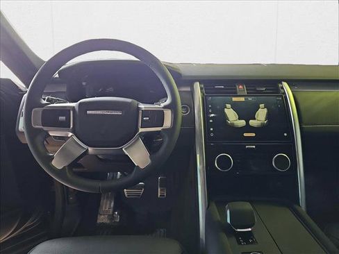 New 2024 Land Rover Discovery Dynamic SE image 16