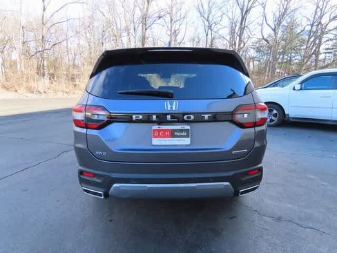 New 2026 Honda Pilot Touring image 5