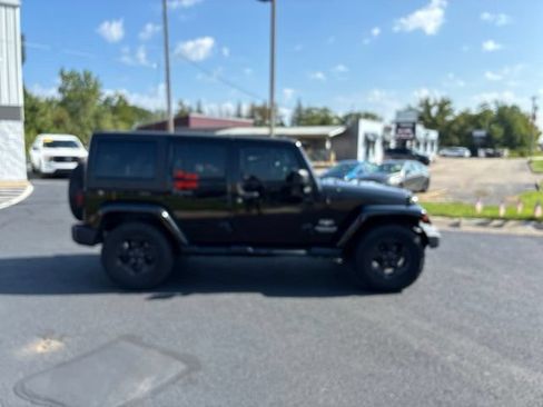 Used 2014 Jeep Wrangler Unlimited Sahara w/ Dual Top Group AWD/4WD image 2