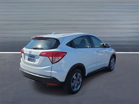 Used 2017 Honda HR-V LX image 3