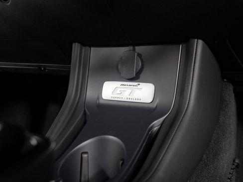 Used 2022 McLaren GT RWD image 26