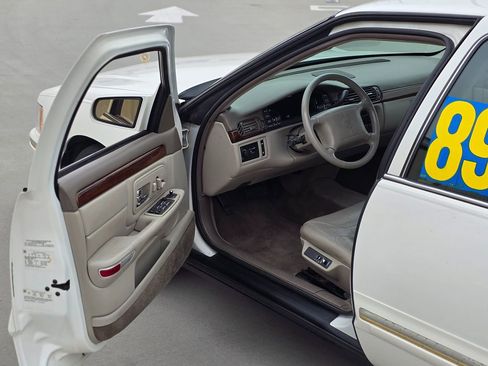 Used 1997 Cadillac De Ville D'Elegance w/ Safety/Security Pkg image 36