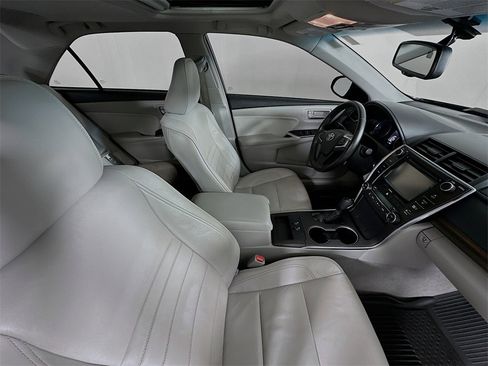 Used 2016 Toyota Camry XLE image 28