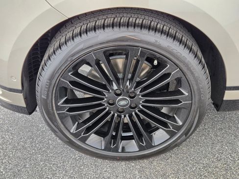 New 2026 Land Rover Range Rover Velar Dynamic SE image 9