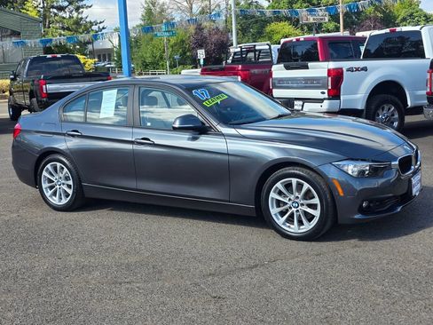 Used 2017 BMW 320i Sedan RWD image 3