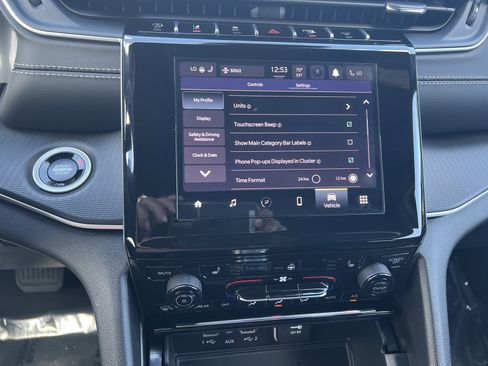 New 2025 Jeep Grand Cherokee Altitude image 22