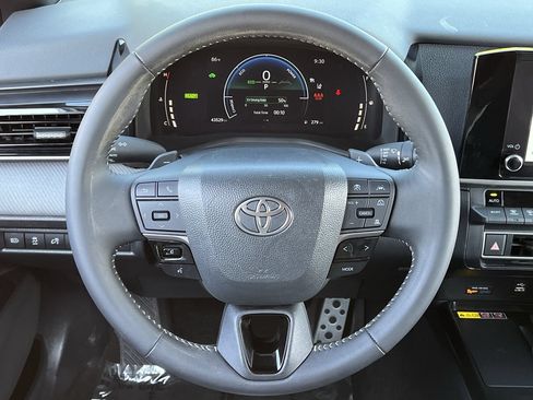 Used 2026 Toyota Camry SE w/ Convenience Package FWD image 11