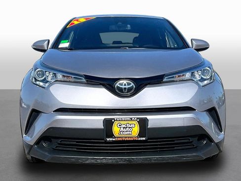 Used 2018 Toyota C-HR XLE FWD image 3