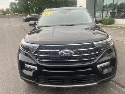 Used 2023 Ford Explorer XLT w/ Equipment Group 202A AWD/4WD image 2