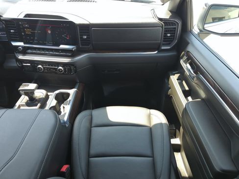 Used 2025 GMC Sierra 1500 SLT w/ SLT Premium Package AWD/4WD image 15