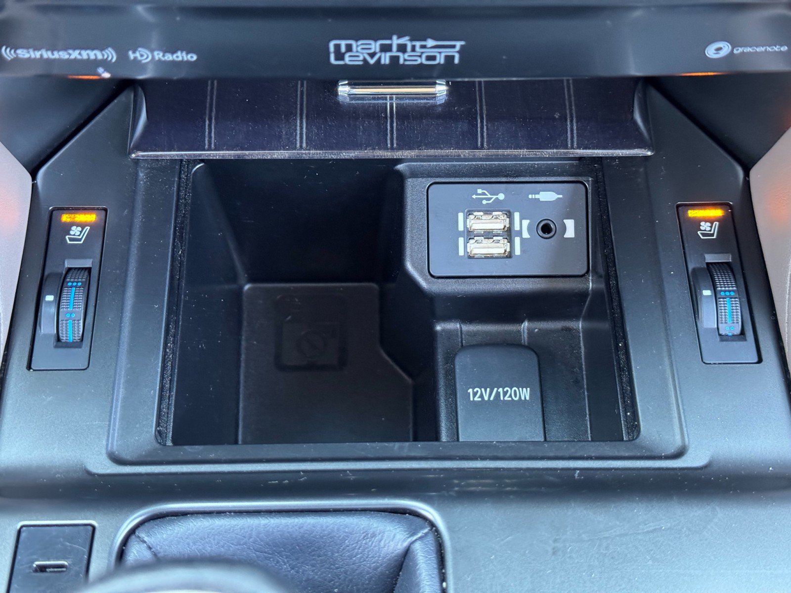 Used 2023 Lexus GX 460 Premium w/ Accessory Package AWD/4WD image 32