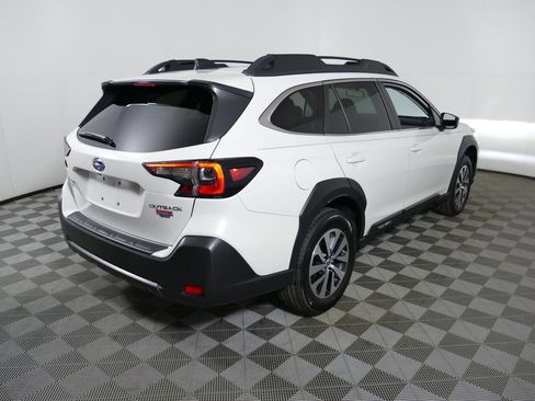 Used 2024 Subaru Outback Premium AWD/4WD image 3