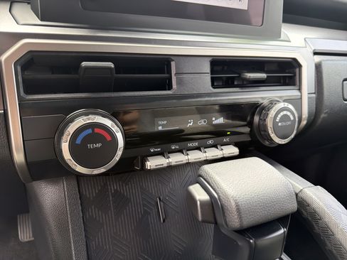 Used 2025 Toyota 4Runner SR5 AWD/4WD image 8