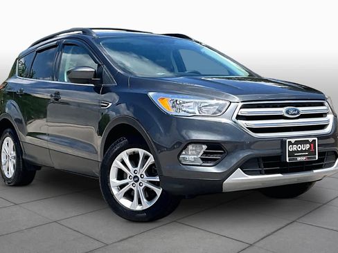 Used 2018 Ford Escape SE w/ SE Sync 3 Package AWD/4WD image 3