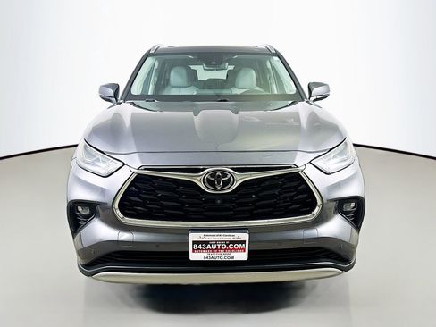 Used 2021 Toyota Highlander Platinum AWD/4WD image 2