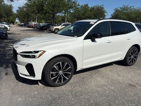 Used 2024 Volvo XC60 B5 Plus AWD/4WD image 3