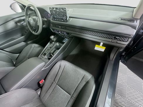 Certified 2025 Honda Accord LX image 22